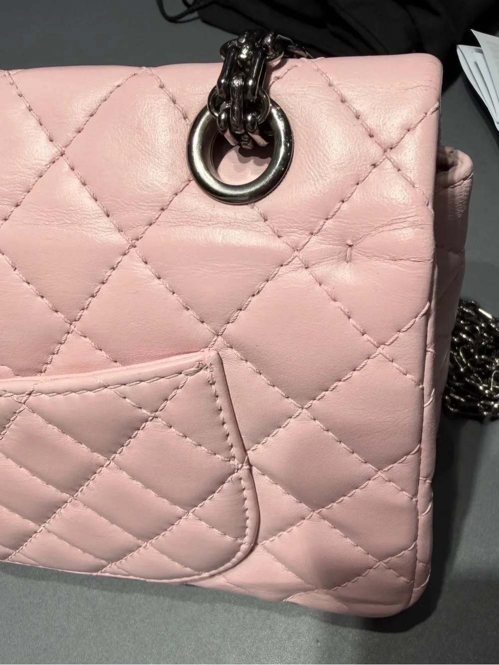 CHANEL 2.55 Reissue Quilted Leather Shoulder Bag in light pink with Silver Chain - Picture 5 of 10